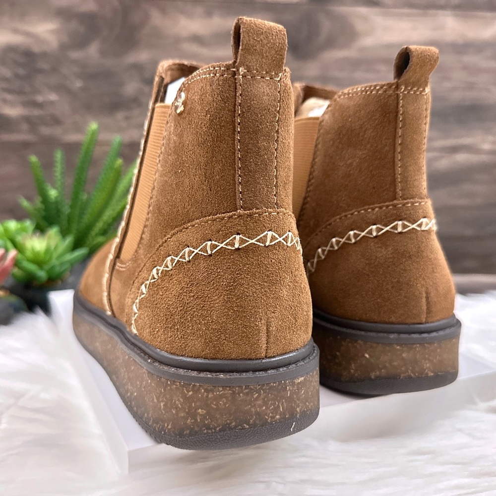 NIB Earth Elements Avens Slip On Chelsea Ankle Bootie Camel Suede 8M 39 - Picture 7 of 13